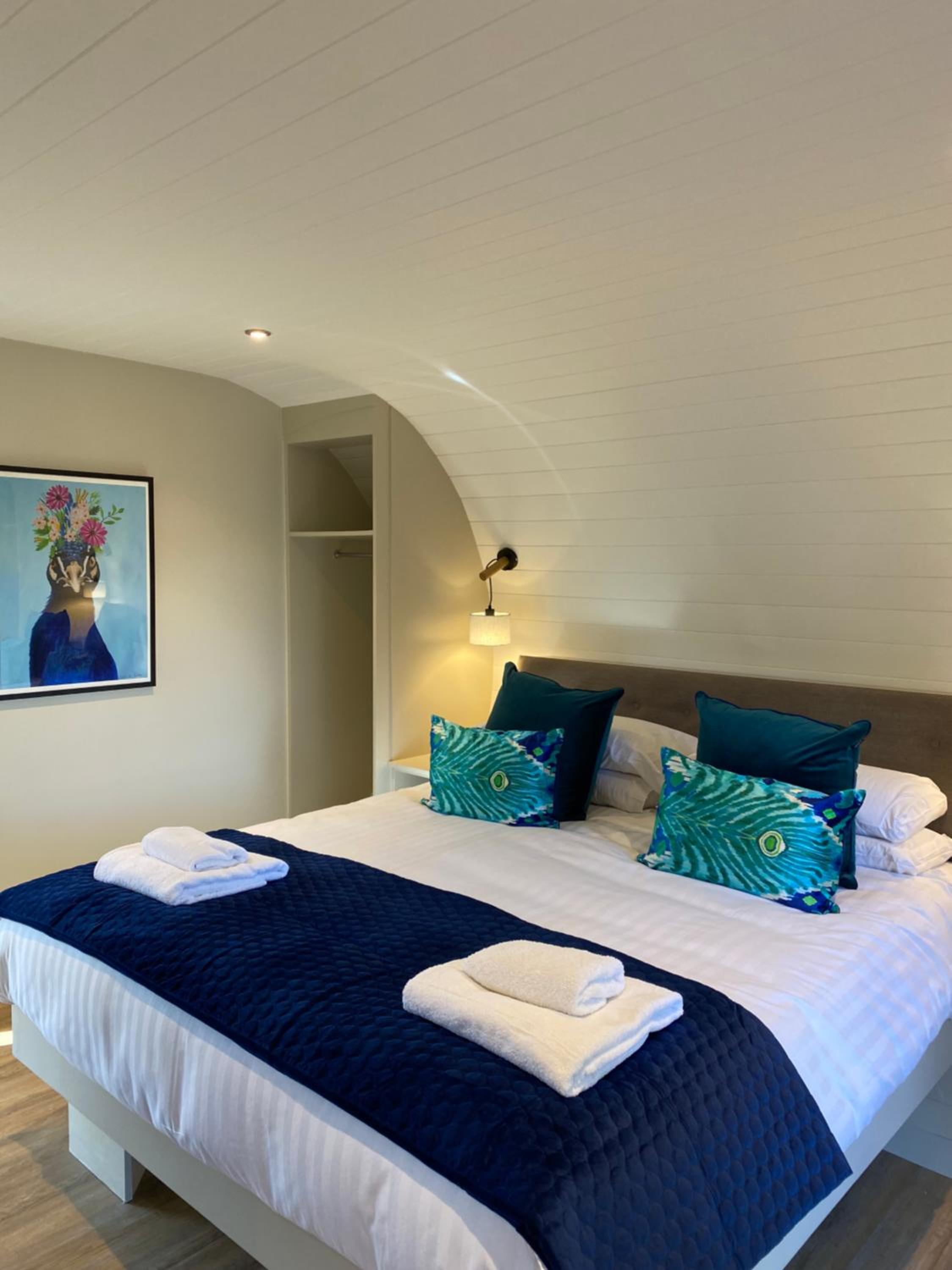 Acorn Lodge with Hot Tub