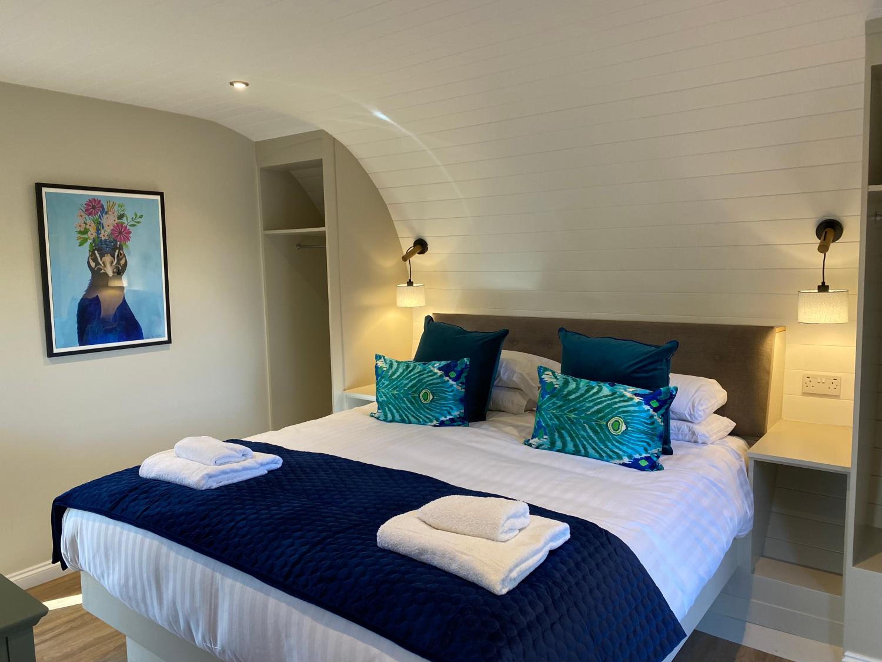 Acorn Lodge with Hot Tub