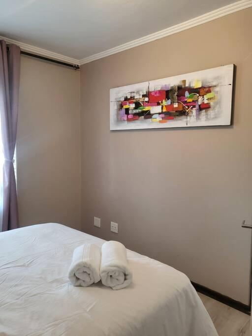 Lovely 2 bedroom rental unit in a golf estate. view 2