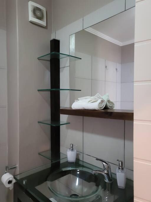 Lovely 2 bedroom rental unit in a golf estate. view 5