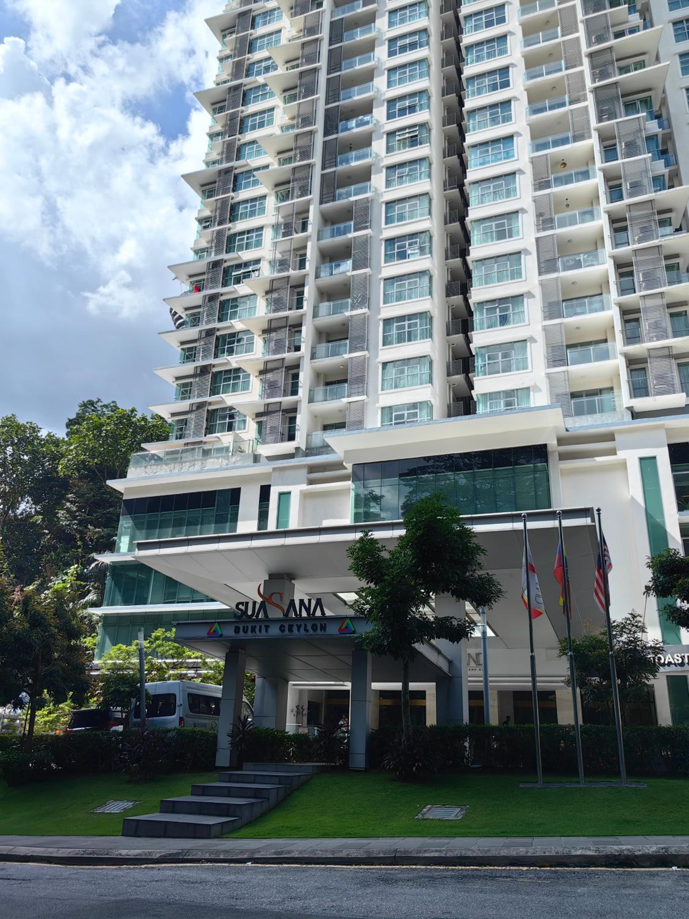 5 Bukit Bintang 5 minutes to Alor Street Bukit Ceylon KLCC Pavilion Apt 3R2B 10 pax