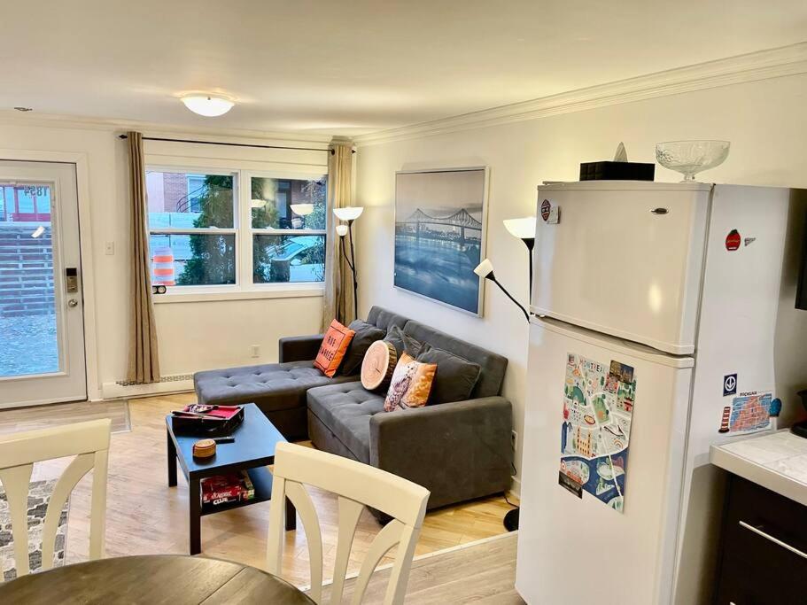 Chez Sarah: Montreal themed cozy loft