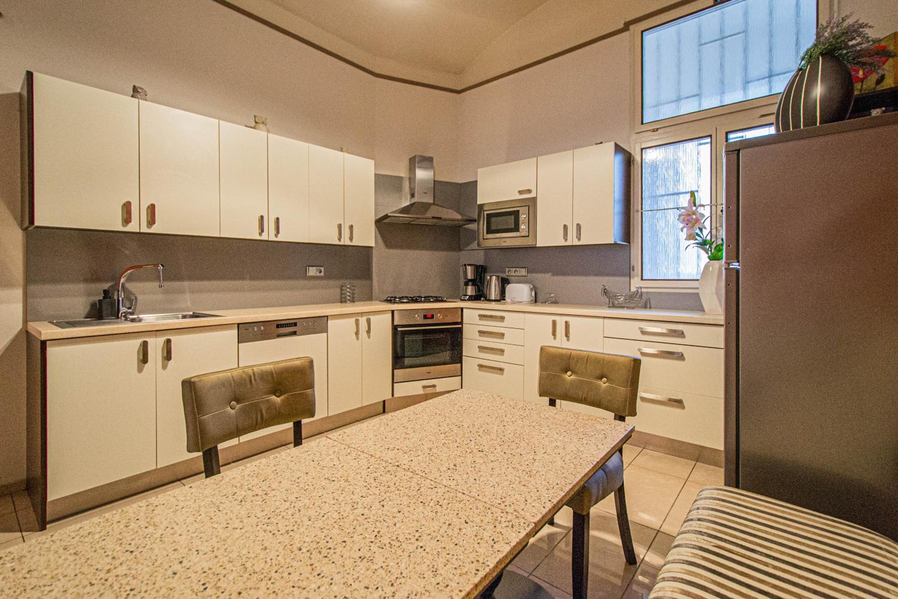 Central 2BDR flat behind Museum