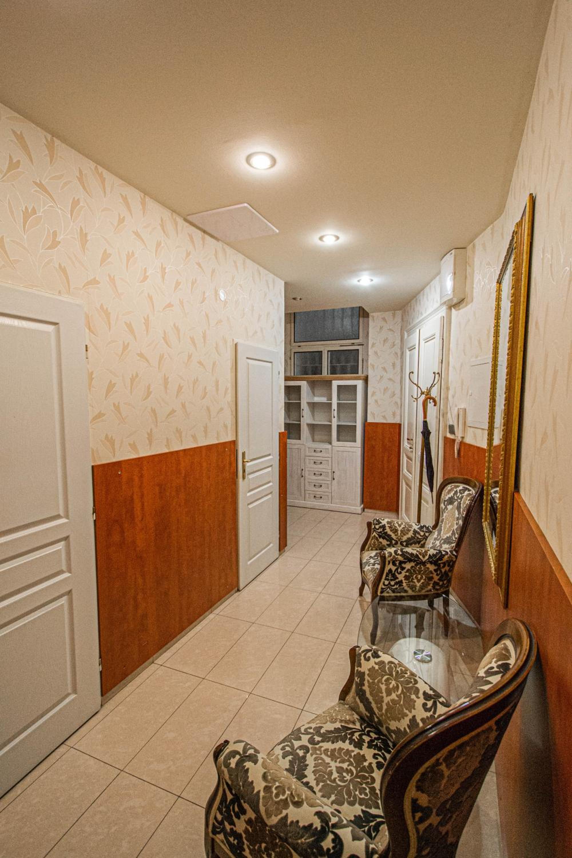 Central 2BDR flat behind Museum