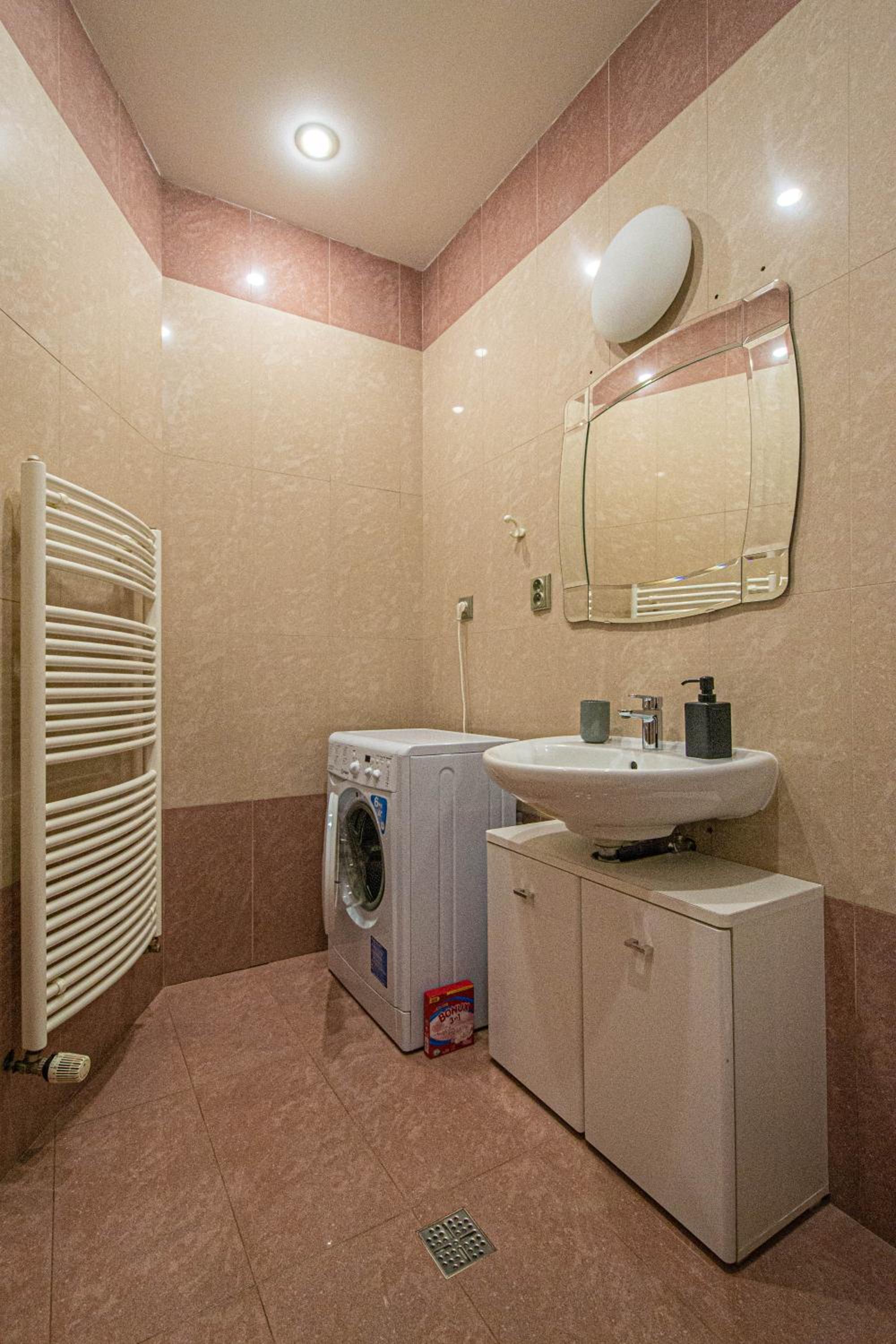 Central 2BDR flat behind Museum