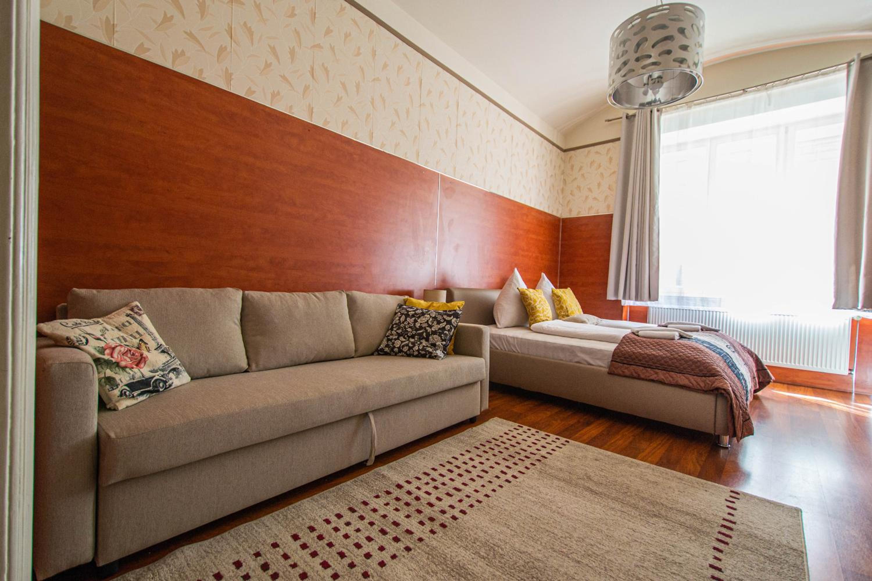 Central 2BDR flat behind Museum