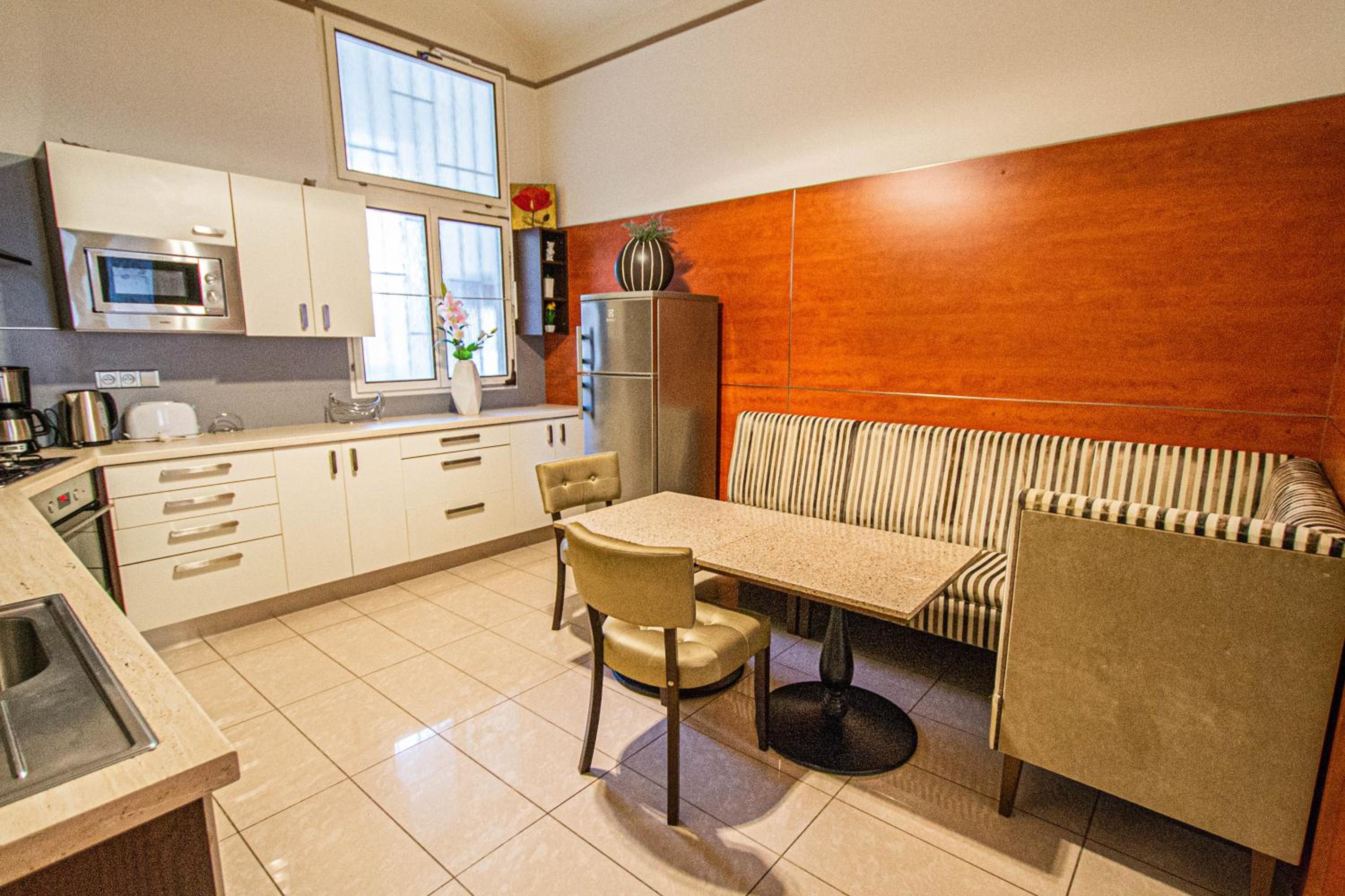 Central 2BDR flat behind Museum