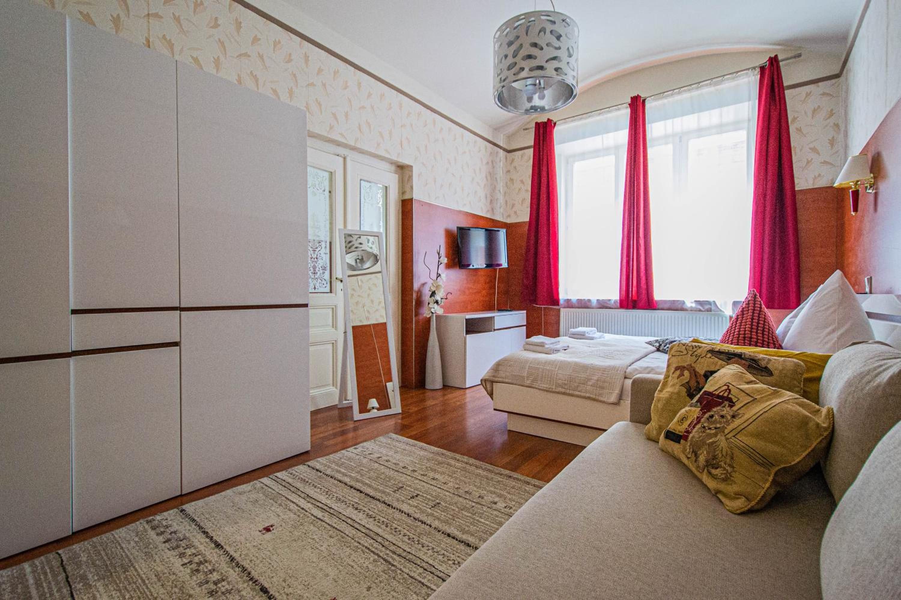 Central 2BDR flat behind Museum