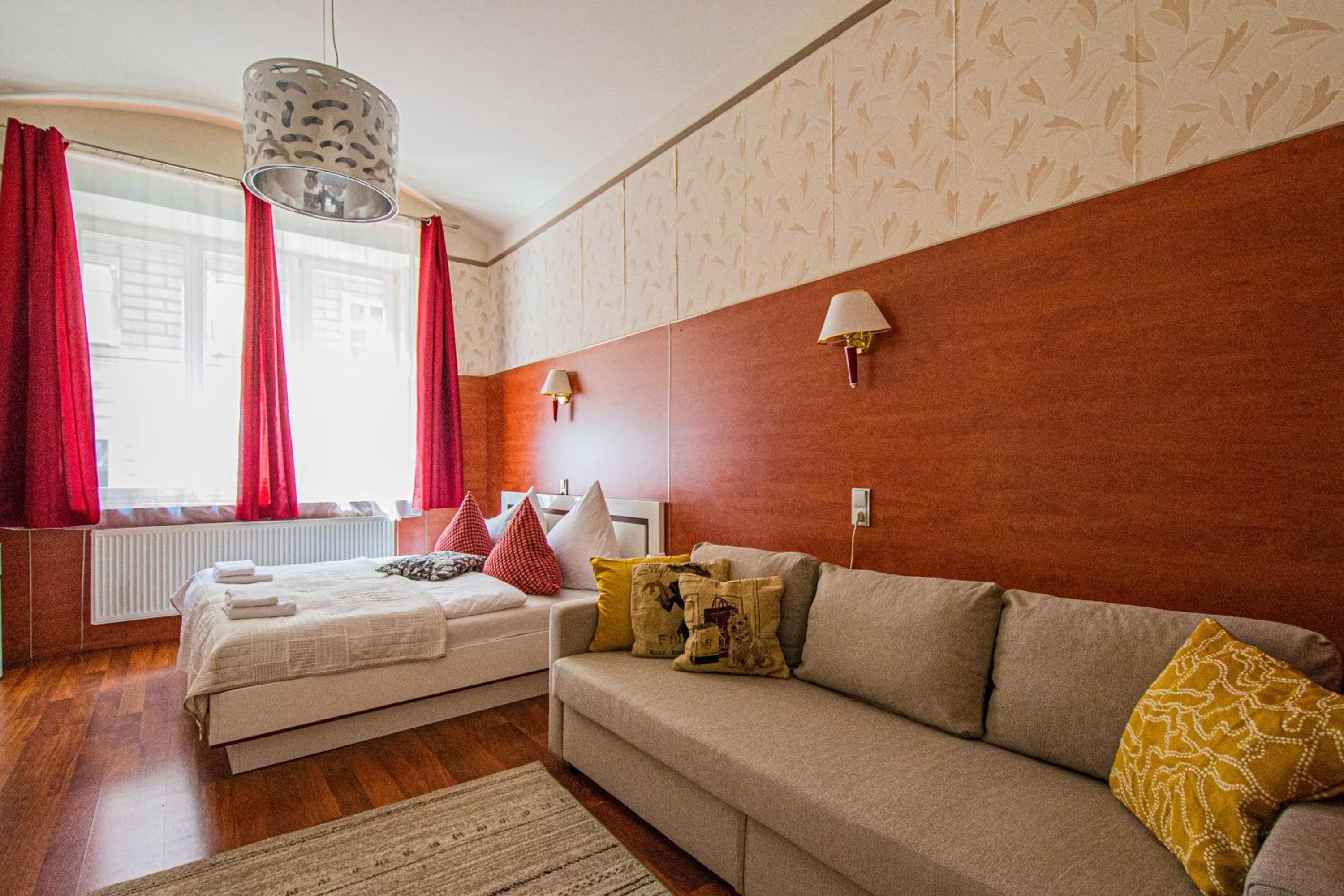 Central 2BDR flat behind Museum