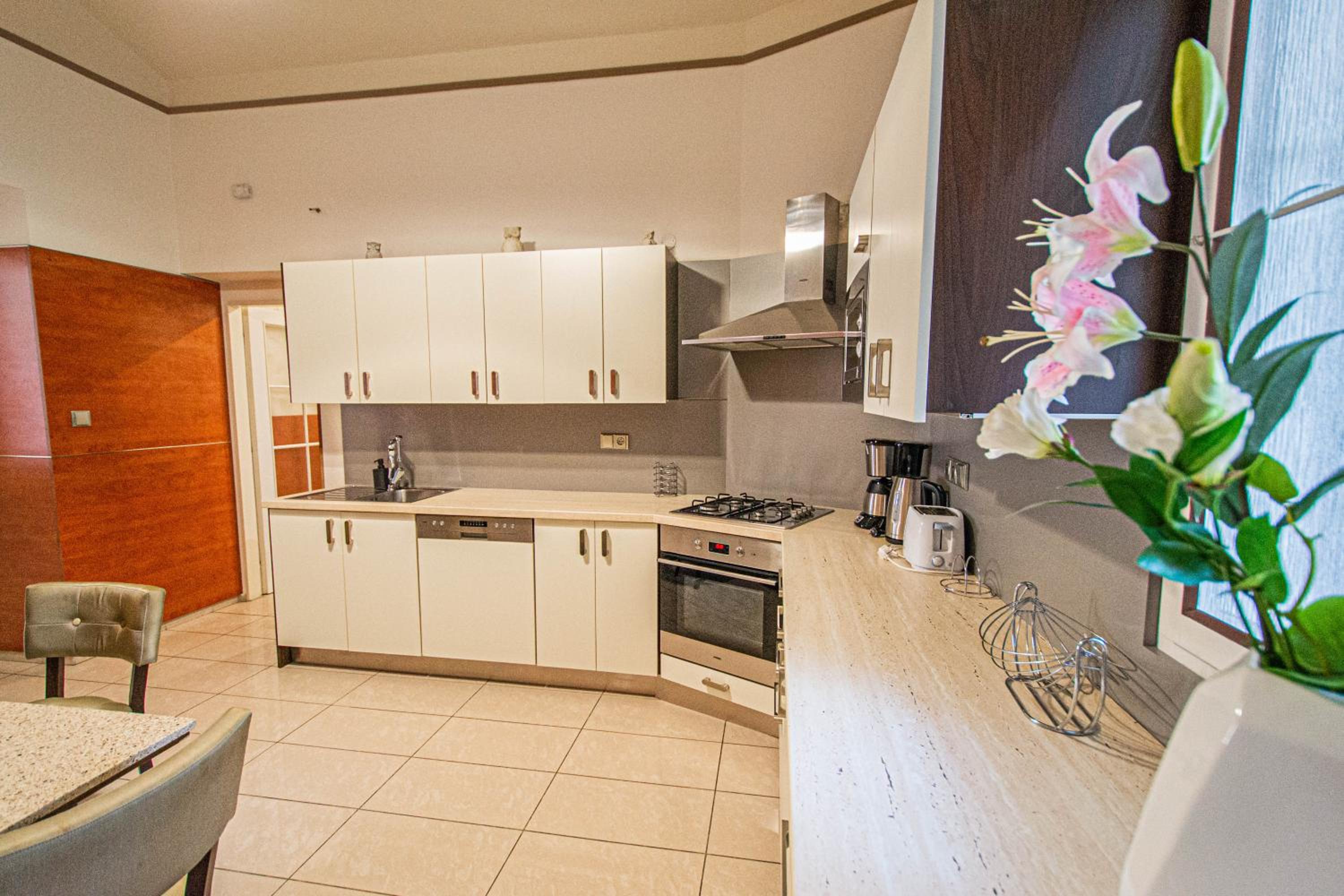 Central 2BDR flat behind Museum