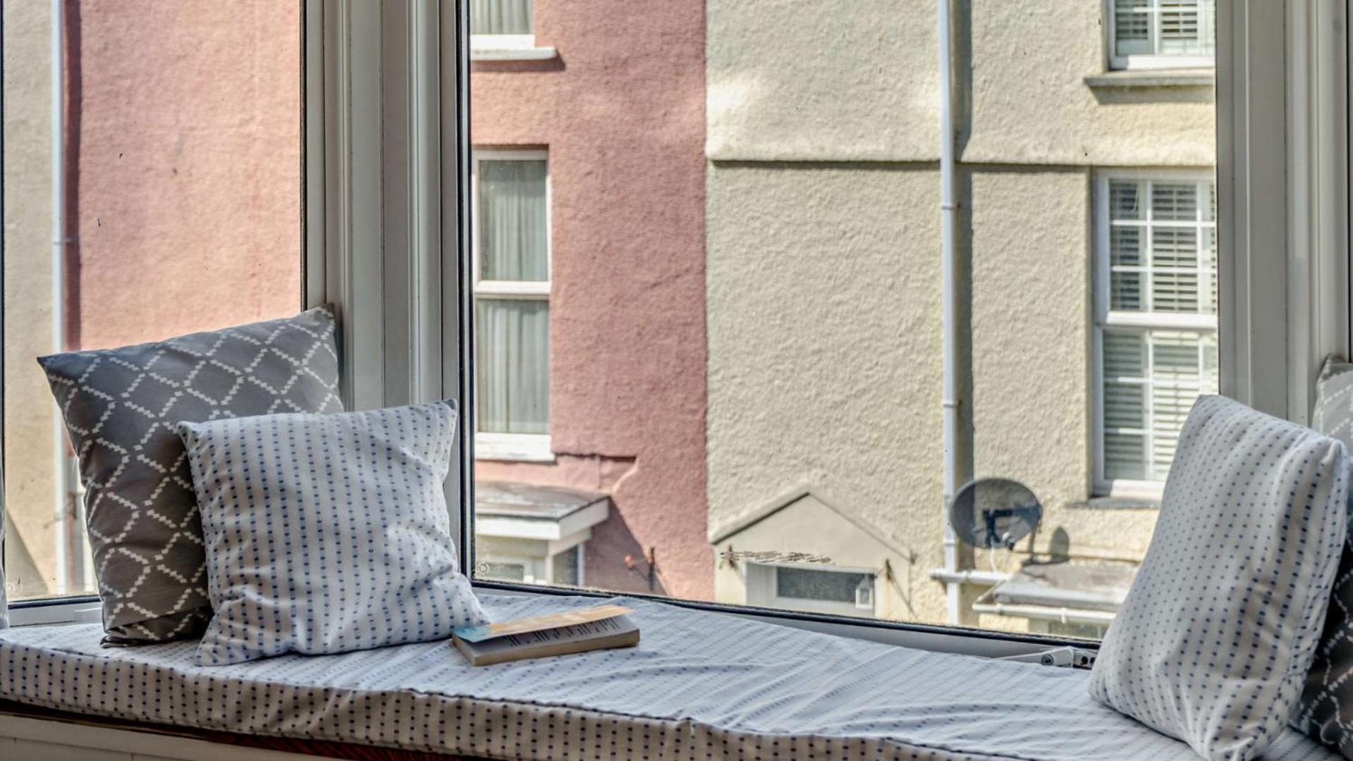 4 Bed in Mumbles oc-u27443