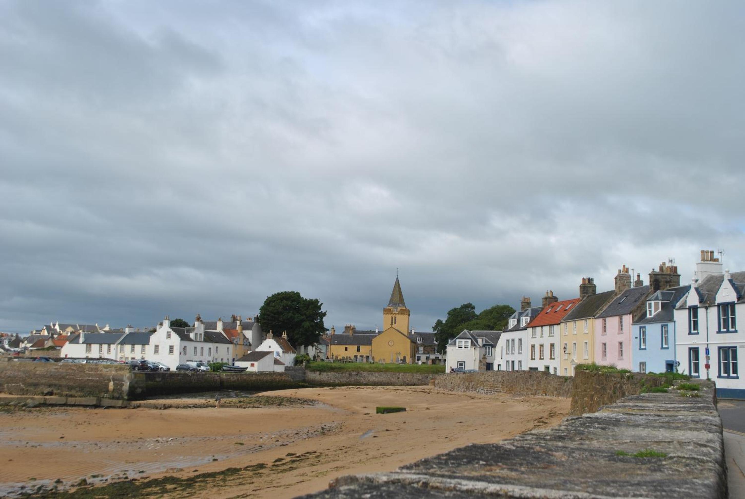 Murrays Neuk- stylish coastal apartment view 4