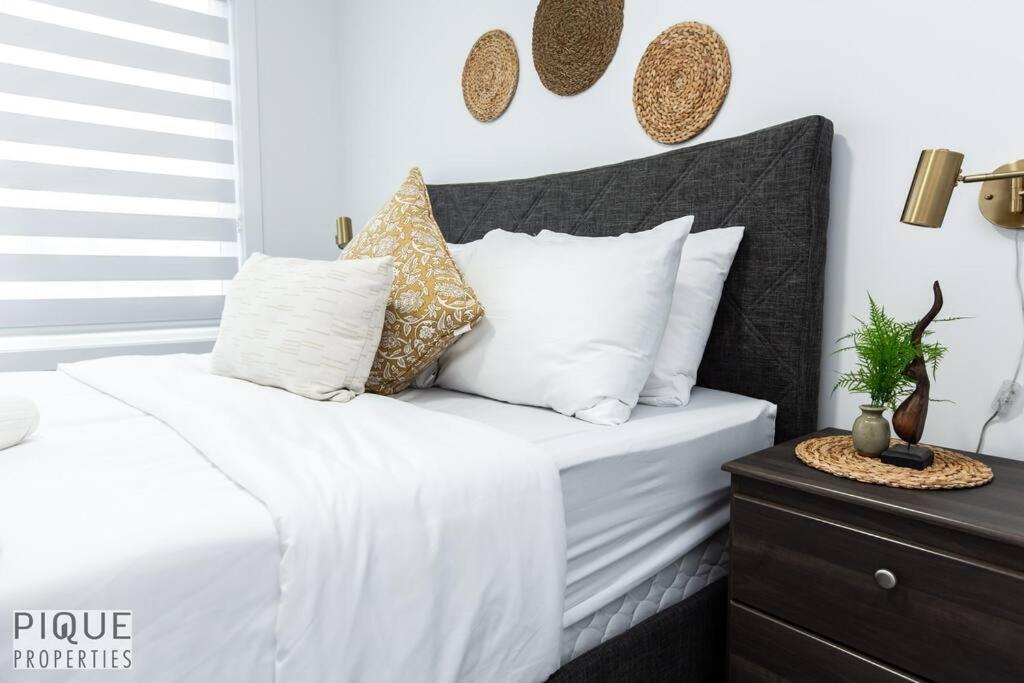 Urban Utopia - Hot Tub - King Bed - BBQ - Sleeps 16 - Garage
