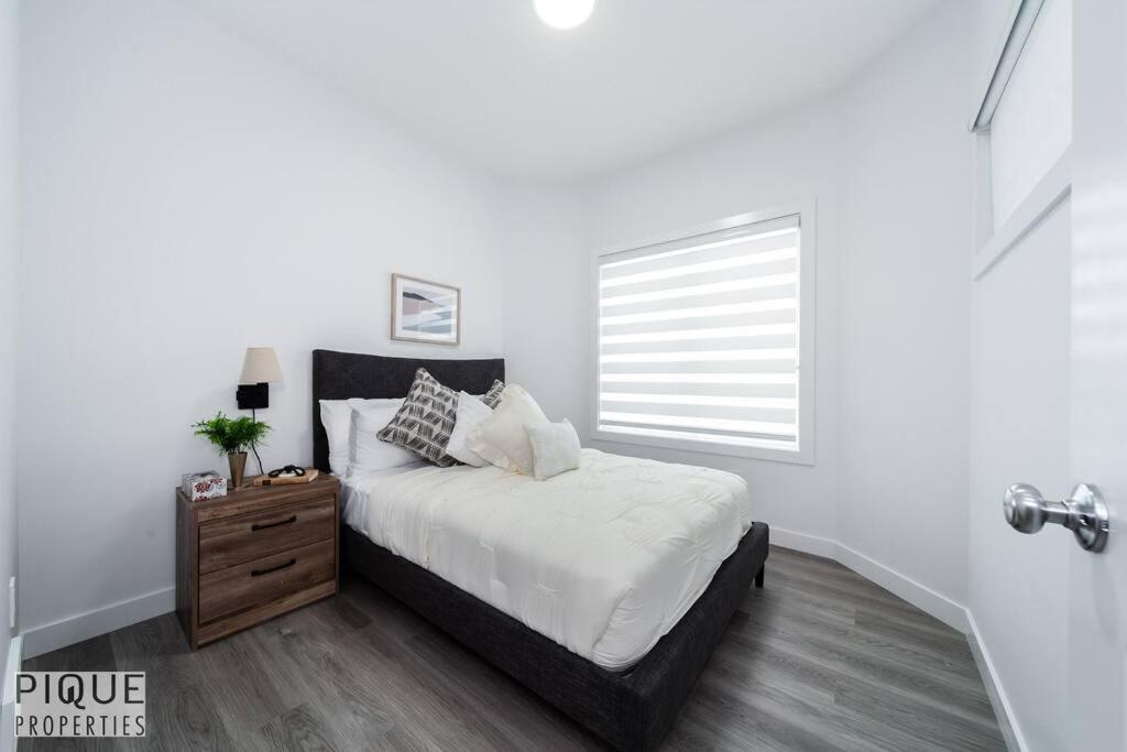 Urban Utopia - Hot Tub - King Bed - BBQ - Sleeps 16 - Garage