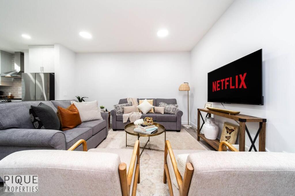 Urban Utopia - Hot Tub - King Bed - BBQ - Sleeps 16 - Garage