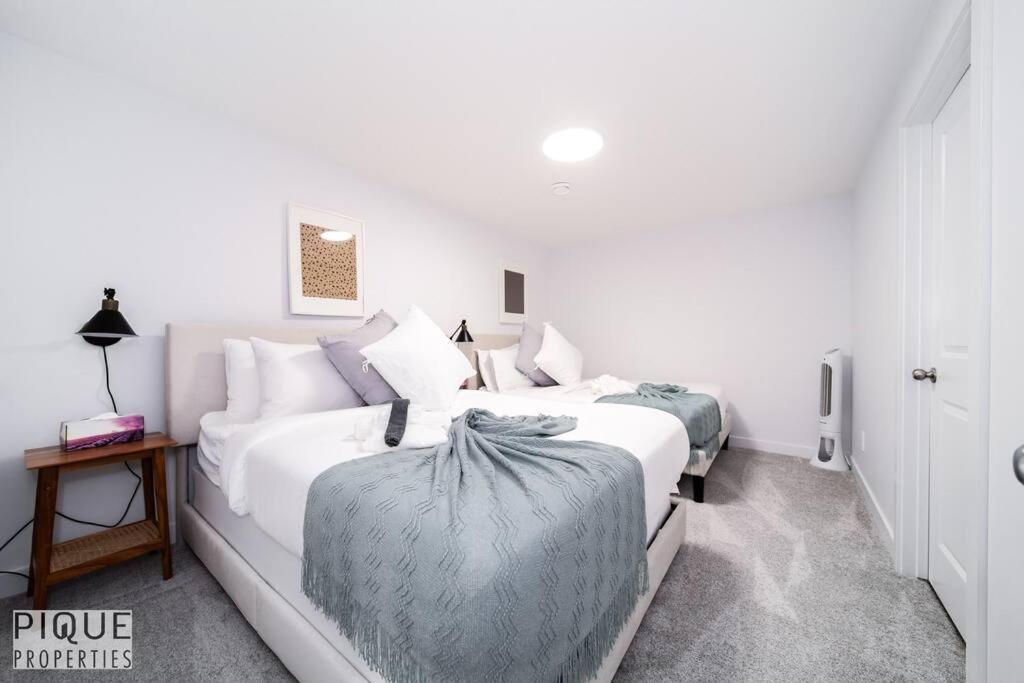Urban Utopia - Hot Tub - King Bed - BBQ - Sleeps 16 - Garage
