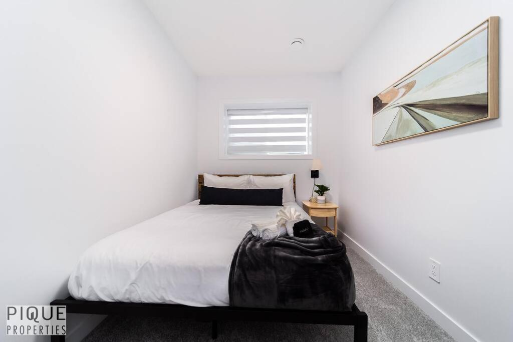 Urban Utopia - Hot Tub - King Bed - BBQ - Sleeps 16 - Garage