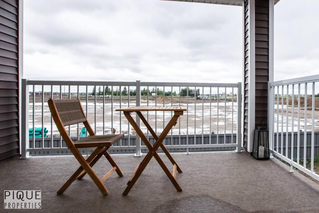 Urban Utopia - Hot Tub - King Bed - BBQ - Sleeps 16 - Garage