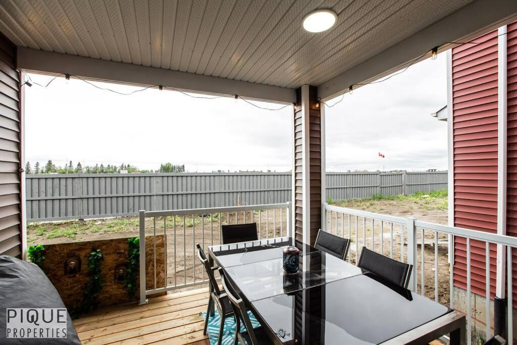 Urban Utopia - Hot Tub - King Bed - BBQ - Sleeps 16 - Garage