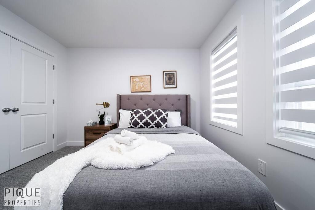 Urban Utopia - Hot Tub - King Bed - BBQ - Sleeps 16 - Garage