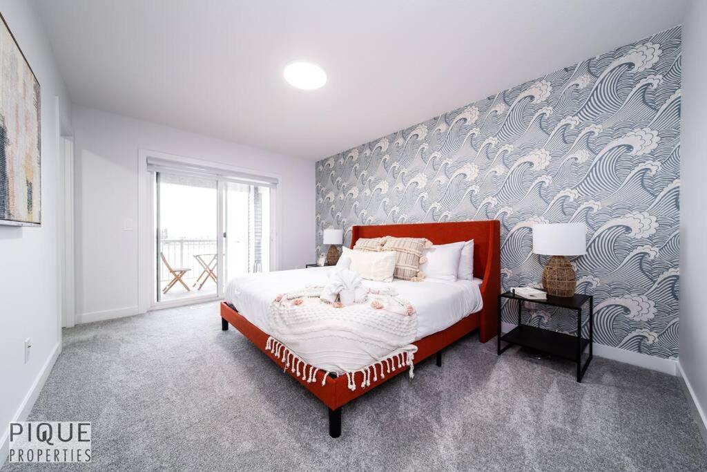 Urban Utopia - Hot Tub - King Bed - BBQ - Sleeps 16 - Garage