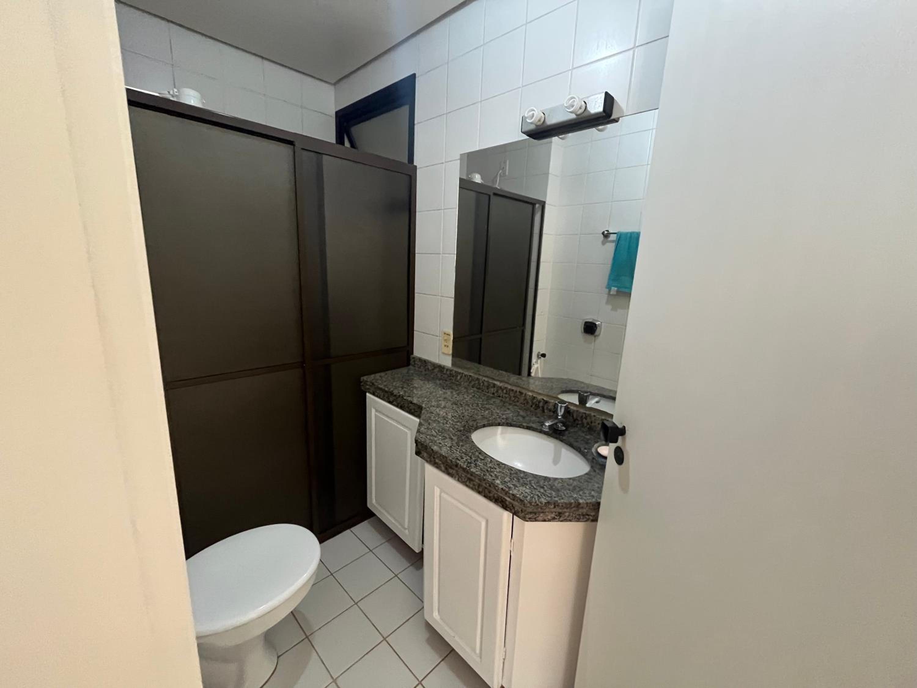 C148 Lindo apartamento em condomínio de frente para o mar