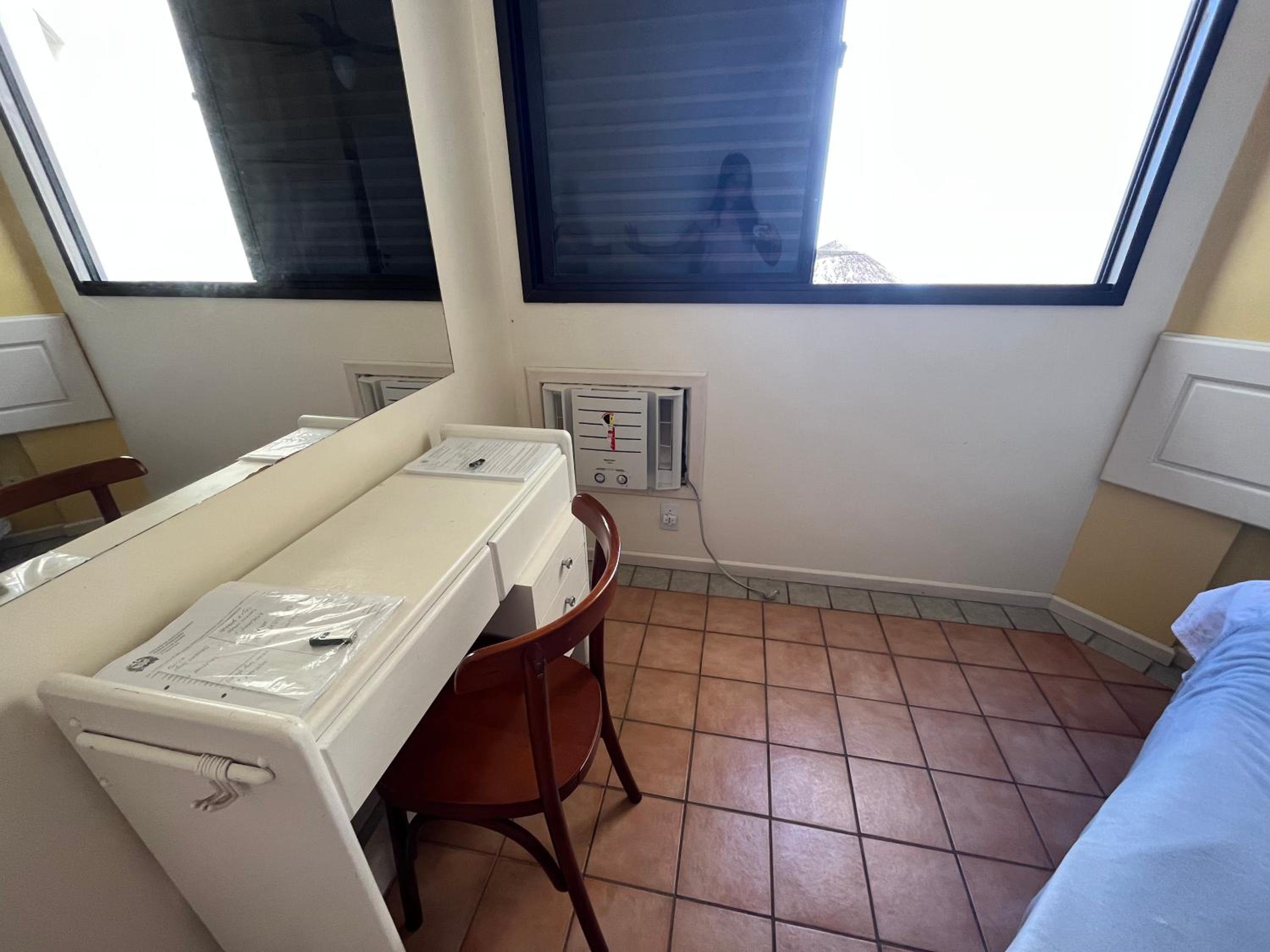 C148 Lindo apartamento em condomínio de frente para o mar