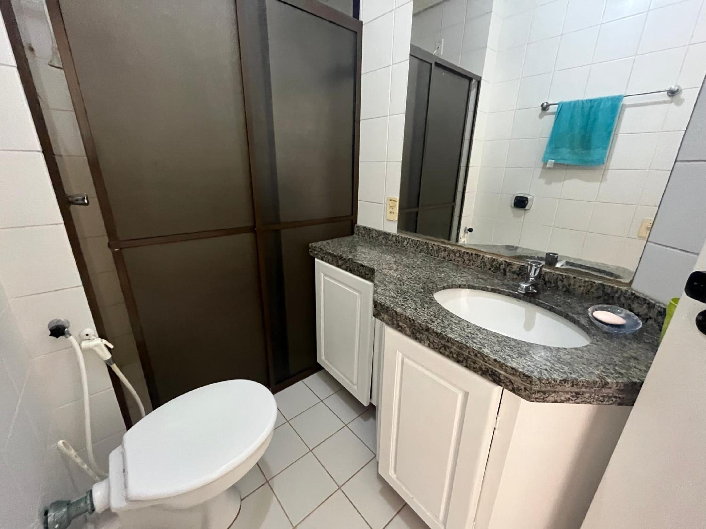 C148 Lindo apartamento em condomínio de frente para o mar