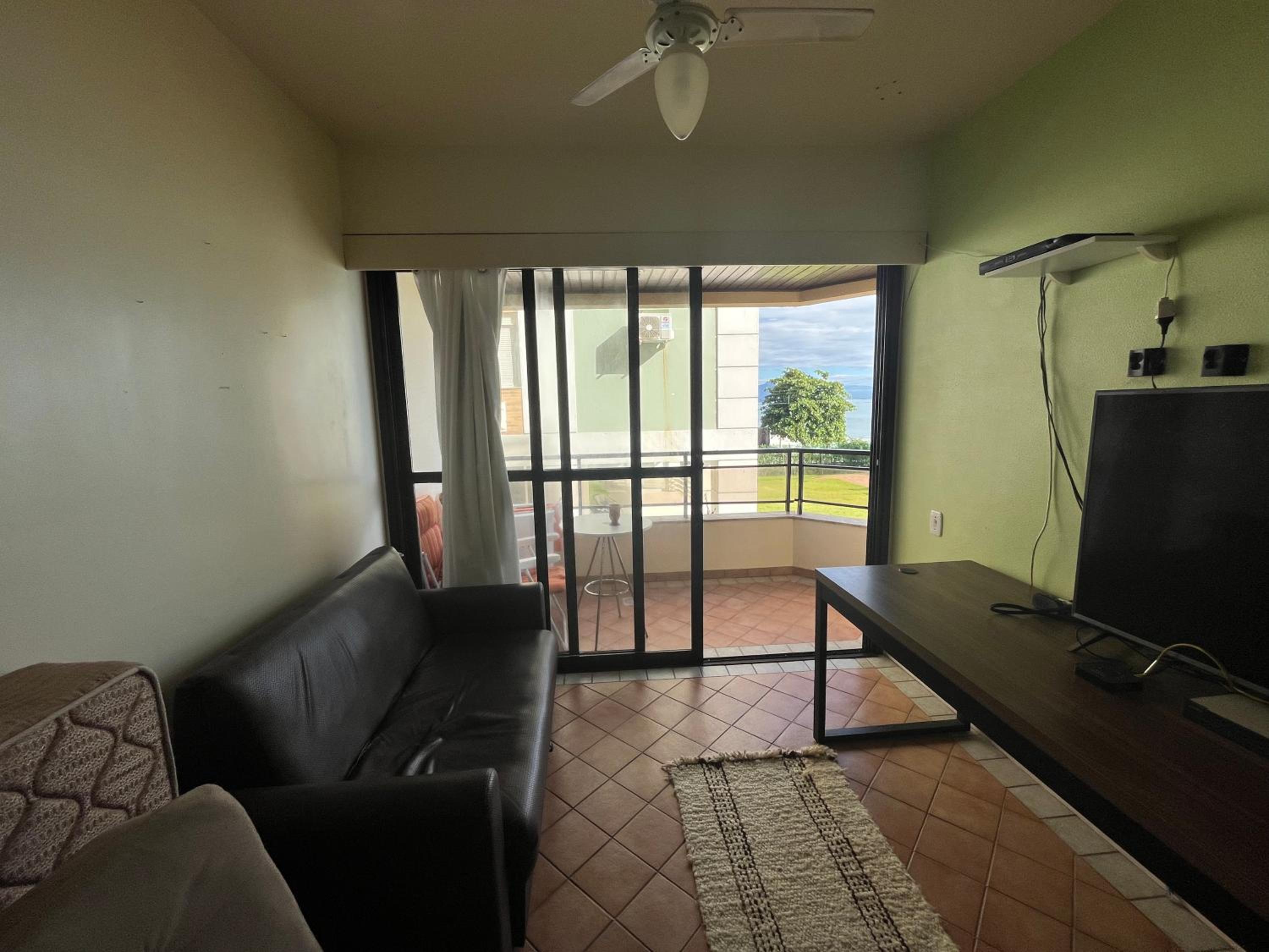 C148 Lindo apartamento em condomínio de frente para o mar
