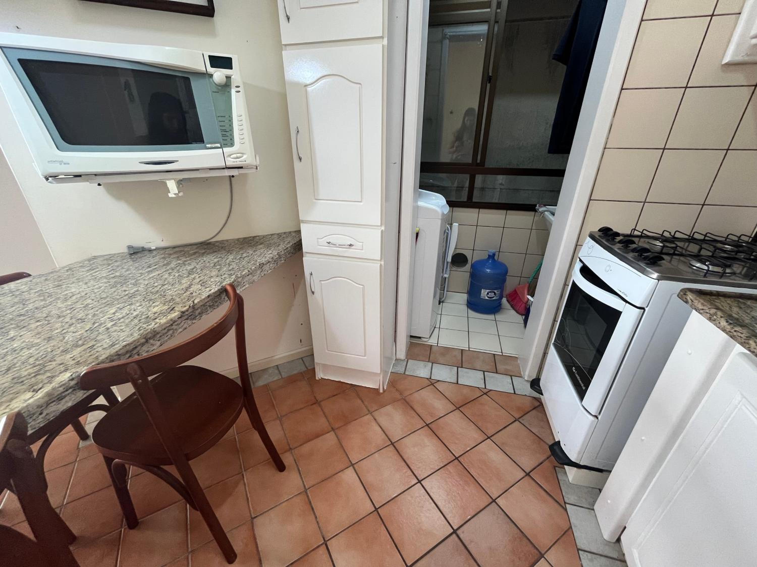 C148 Lindo apartamento em condomínio de frente para o mar