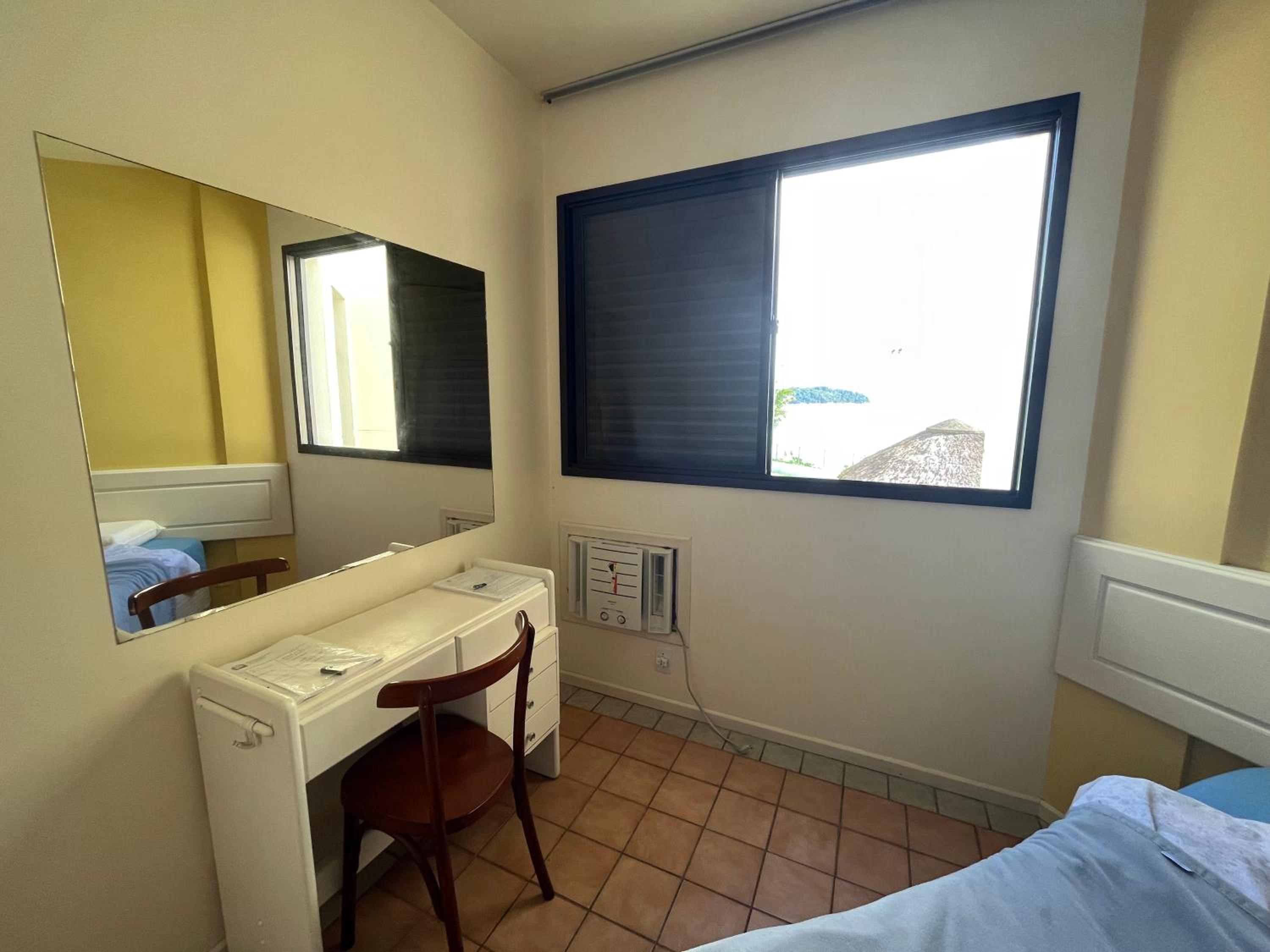 C148 Lindo apartamento em condomínio de frente para o mar