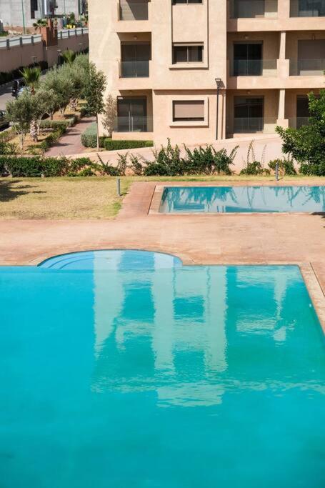 Magnifique appart vue piscine