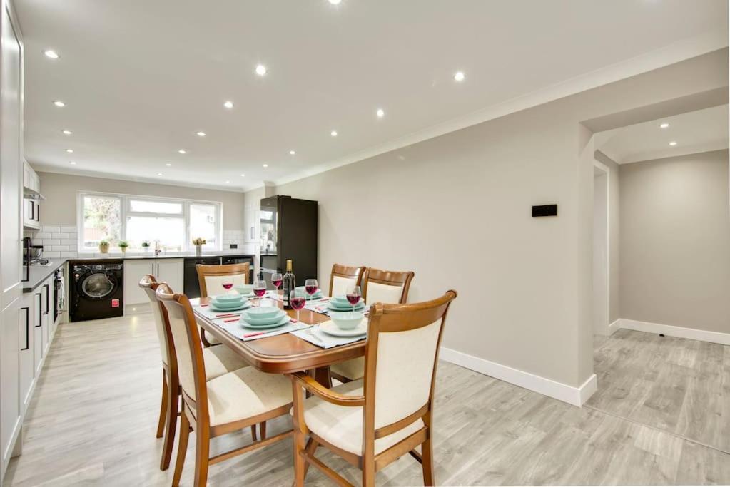 Luxurious quiet 5-bedroom house. view 3