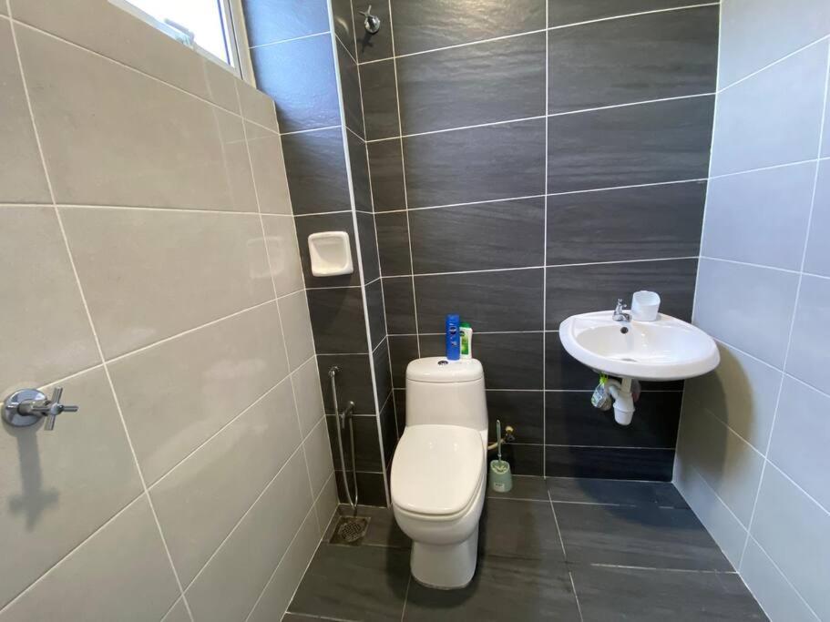 Renai Homestay - 10 PAX, NETFLIX photo 7