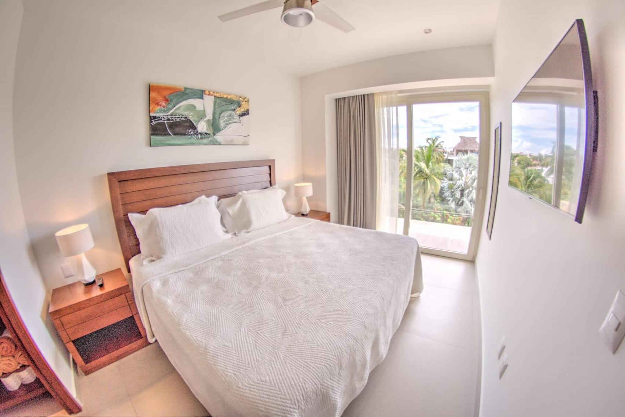 Pavilion 2BR Golden Zone - 1 Block to Beach view 3
