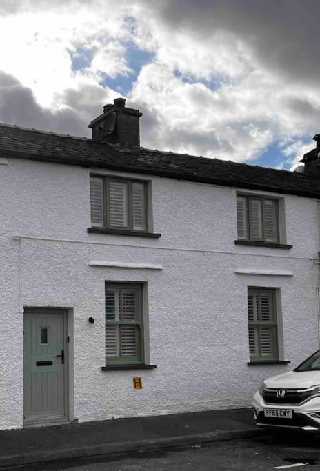 Cosy Lake District Cottage - main view