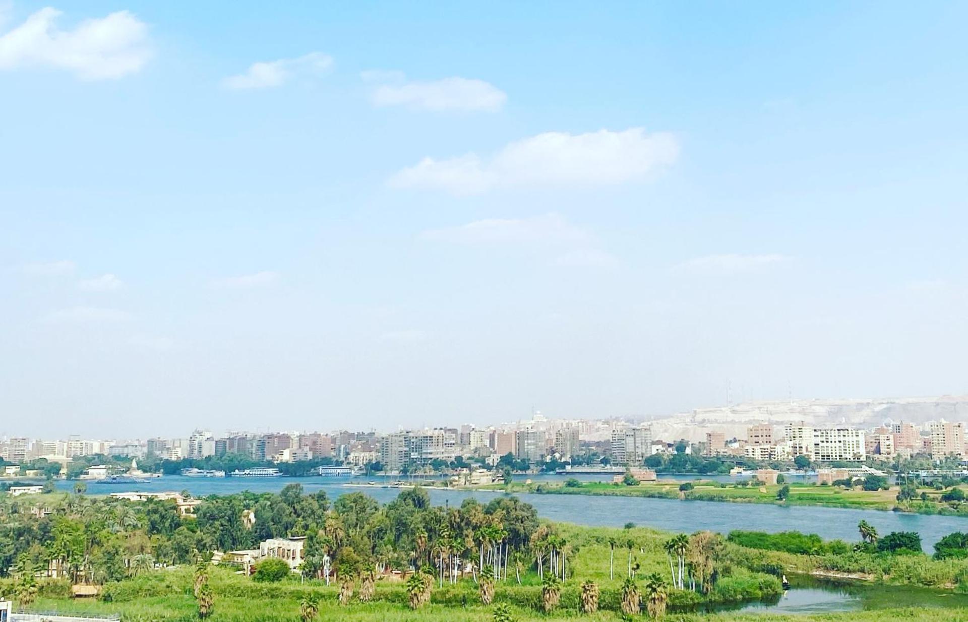 Panoramic Nile & Pyramids view vintage apartment