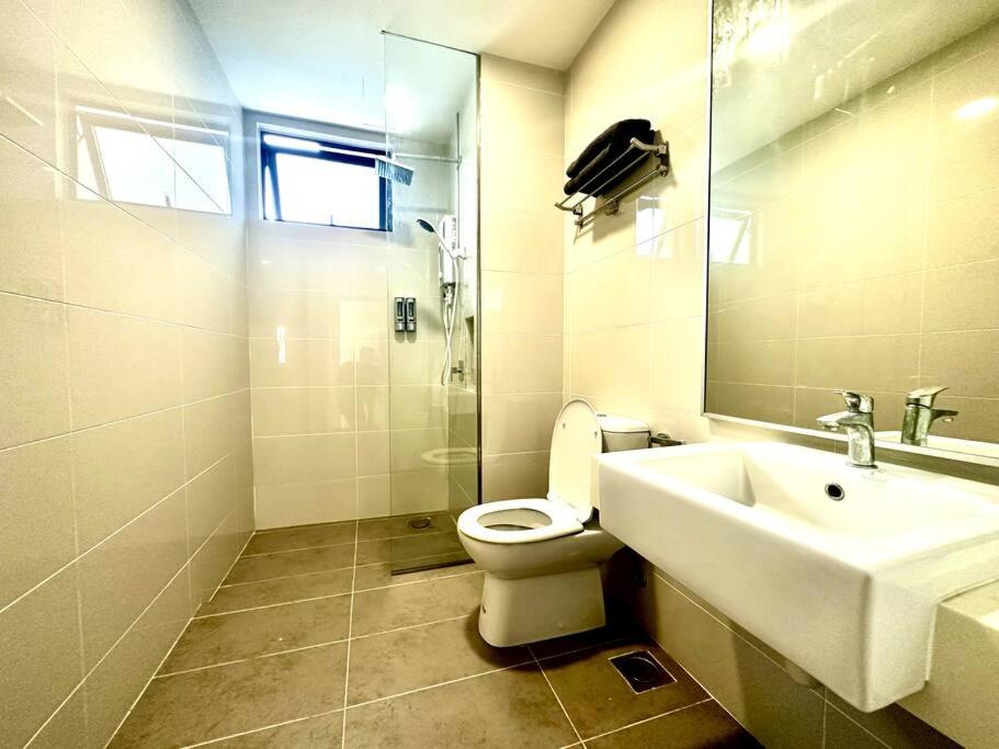 Midvalley Mosaic Southkey Muji w 3BR bathtub by Our Stay