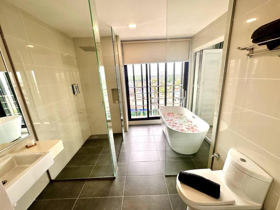 Midvalley Mosaic Southkey Muji w 3BR bathtub by Our Stay