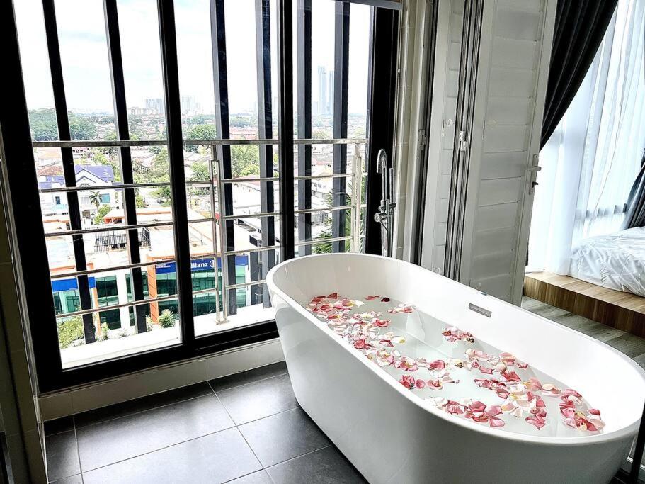 Midvalley Mosaic Southkey Muji w 3BR bathtub by Our Stay
