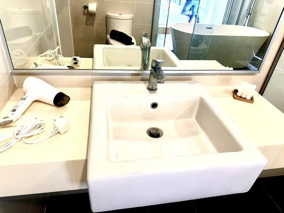 Midvalley Mosaic Southkey Muji w 3BR bathtub by Our Stay