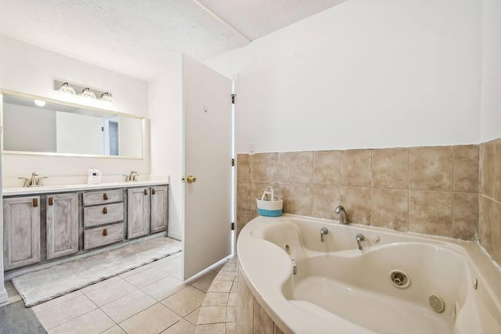 TRANQUILITY! PRIVATE Gated Estate! Boats, RVs OK! Has Separate Apt, Fishing, Hiking, LOW Rates! view 5