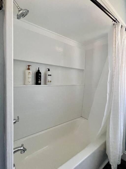 Green Roof Inn - Centrally Located 2BR/1BA Home view 4