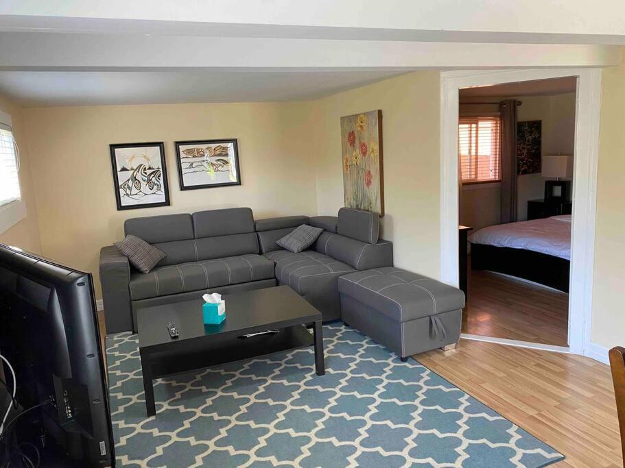 Adorable 2-bedroom guesthouse with free parking