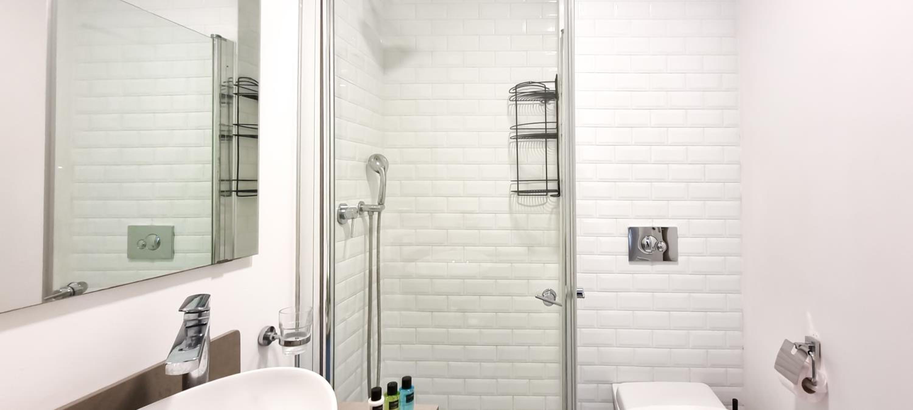 BnbIsrael Apartments - Gordon Colorful view 4