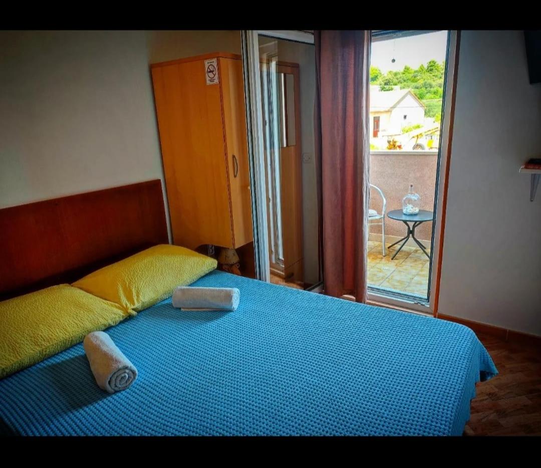Studio Manora Sucuraj view 4