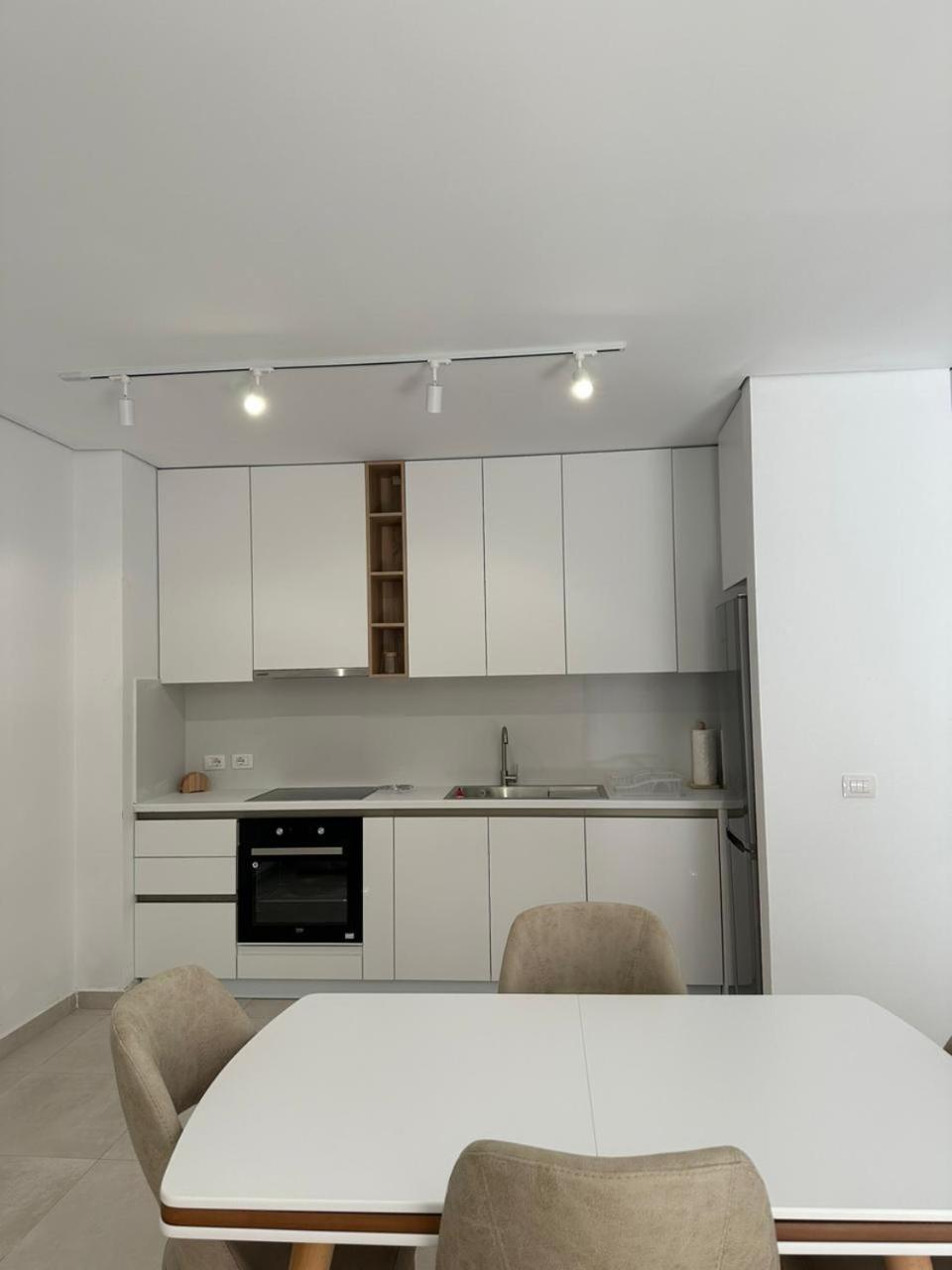 EME APARTMENTS - Kompleksi San Pietro, Gjiri i Lalzit