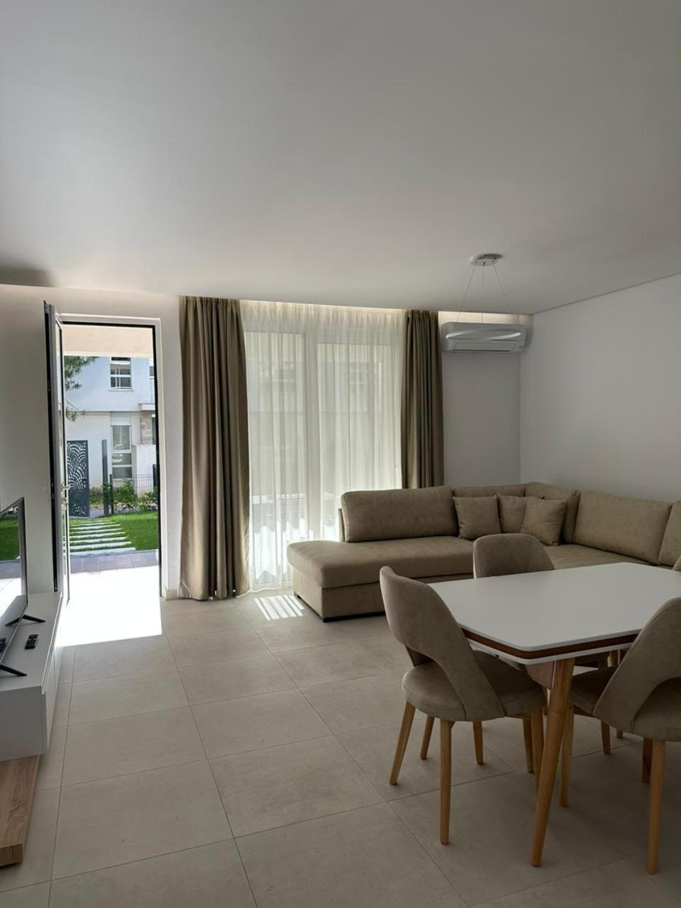 EME APARTMENTS - Kompleksi San Pietro, Gjiri i Lalzit
