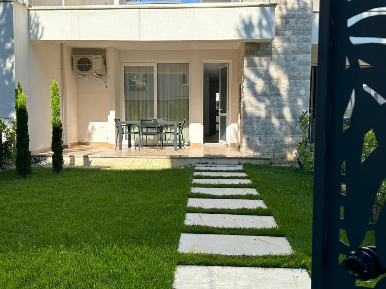 EME APARTMENTS - Kompleksi San Pietro, Gjiri i Lalzit