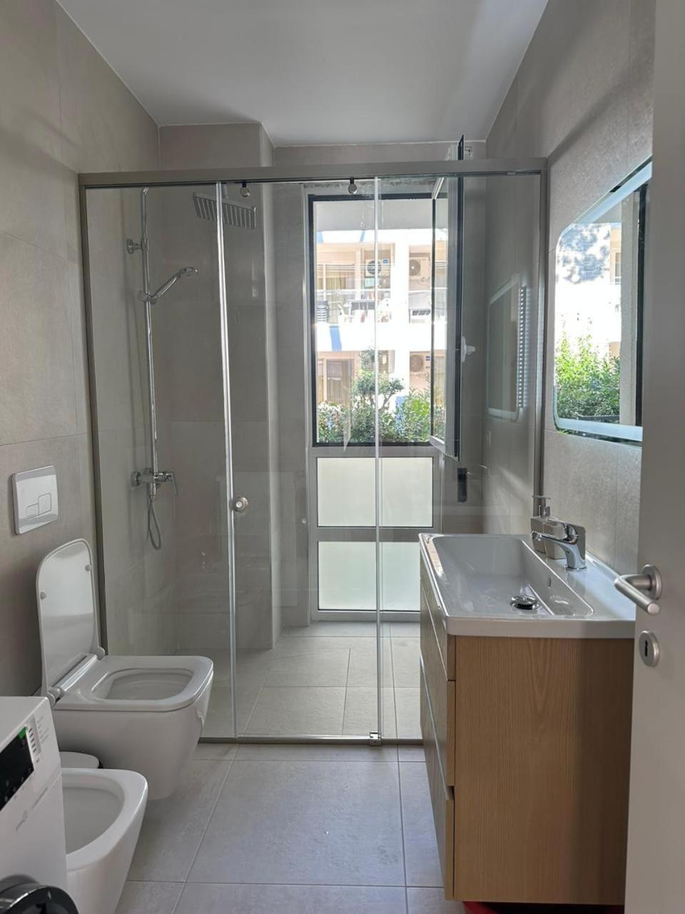 EME APARTMENTS - Kompleksi San Pietro, Gjiri i Lalzit